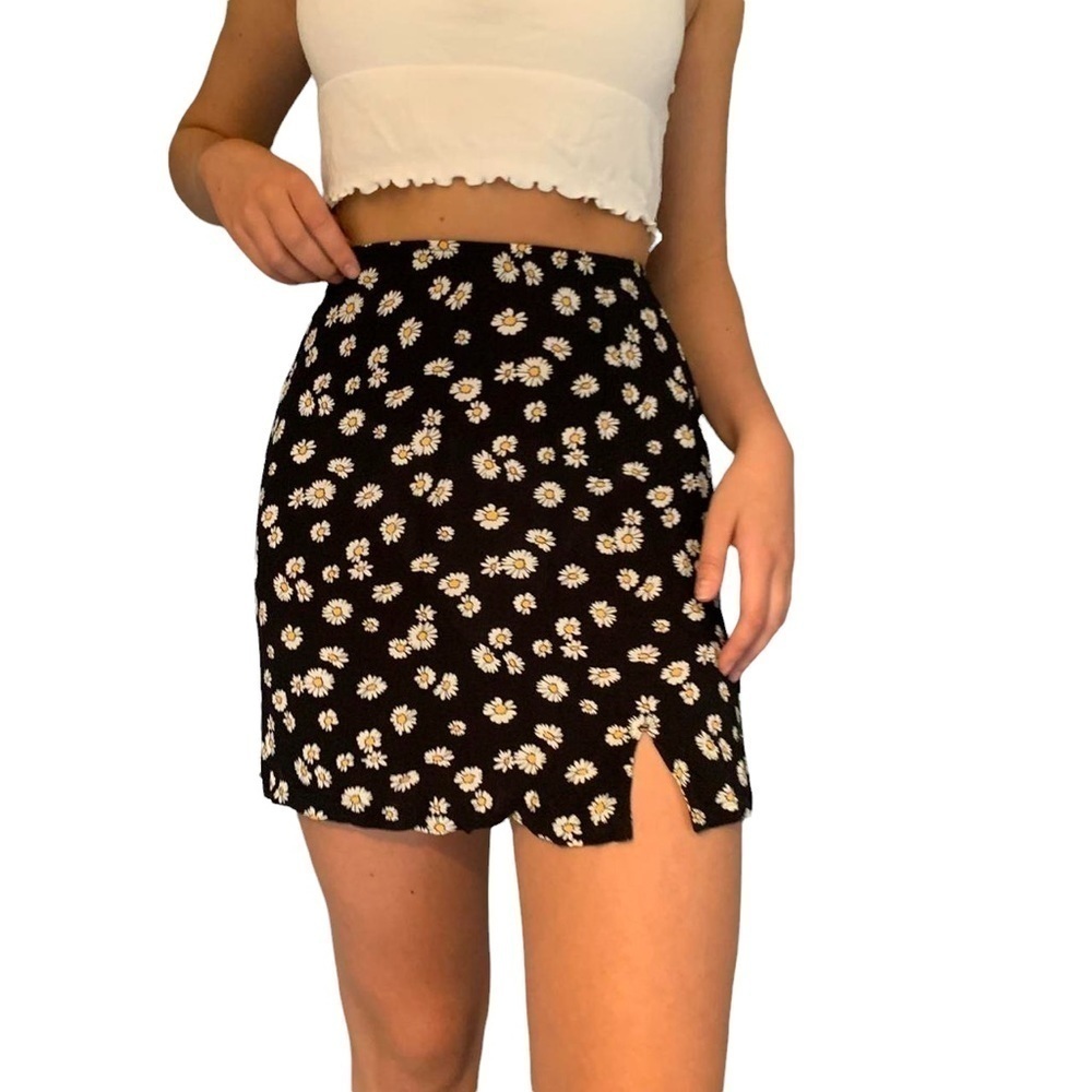 Hollister New With Tags Black High Rise Mini Skirt Daisy Print with Slit